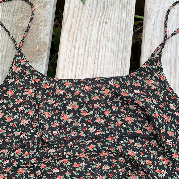 🌸 Flowered flowy crop top 🌸 - Picture 3 of 4